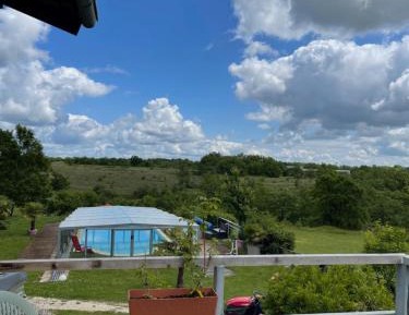 Apartment with Pool View 