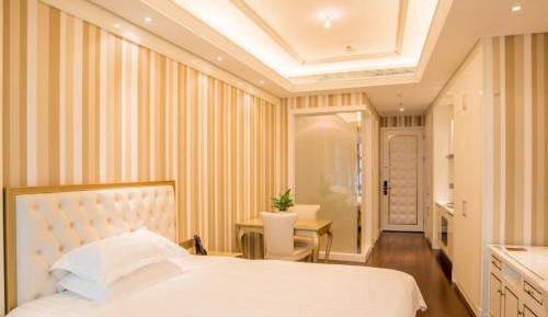 Deluxe One-Bedroom Apartment with City View