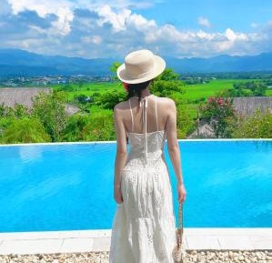 Bungalow with Garden View