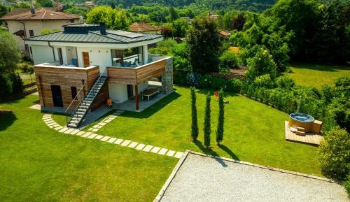 Villa with Garden View