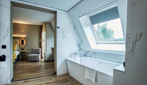 Twin Room with Bath