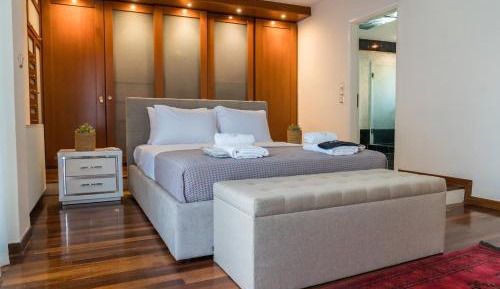 Apartment with Lake View