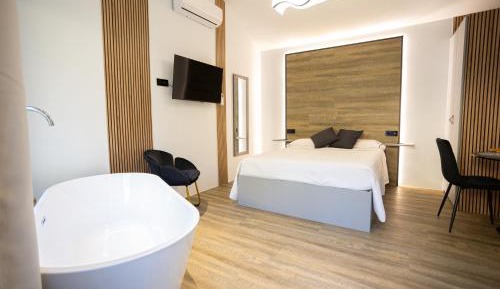 One-Bedroom Deluxe Apartment