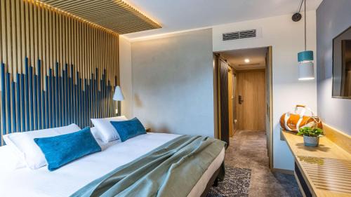 Comfort King Room with 2H Spa Access - Non-Smoking