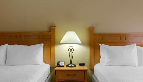 Queen Room with Two Queen Beds and Fireplace - Non-Smoking