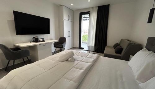 King Studio with Sofa Bed