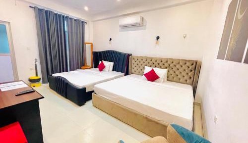 Family Room with Garden View