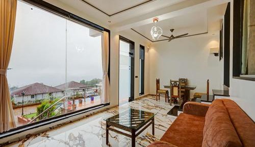 Suite with Pool View