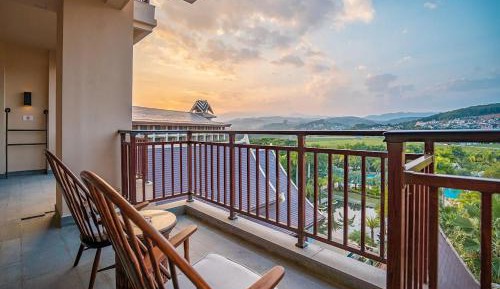 Deluxe King Room with Balcony