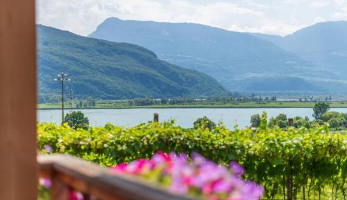 Apartment with Lake View