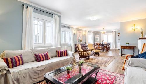 Villa with Garden View