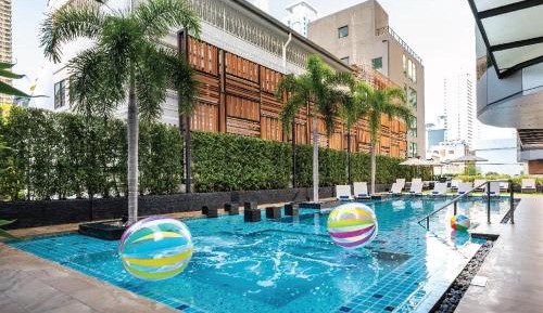 Grand Deluxe Pool View 