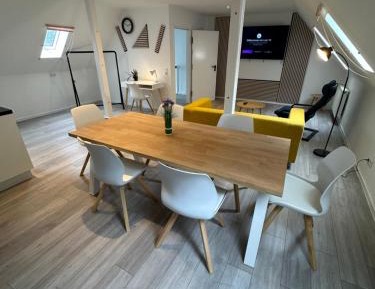 Three-Bedroom Deluxe Apartment