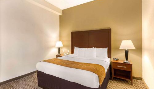 King Suite - Accessible/Non-Smoking