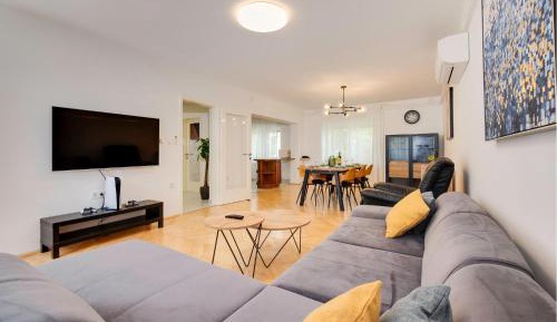 Three-Bedroom Holiday Home 