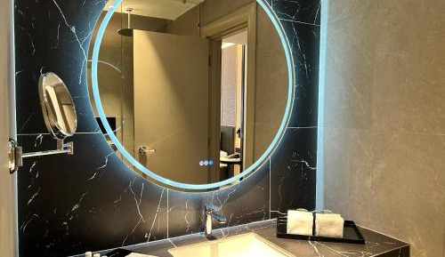 Pearl Executive King (comes with free breakfast, hi-tea & supper)