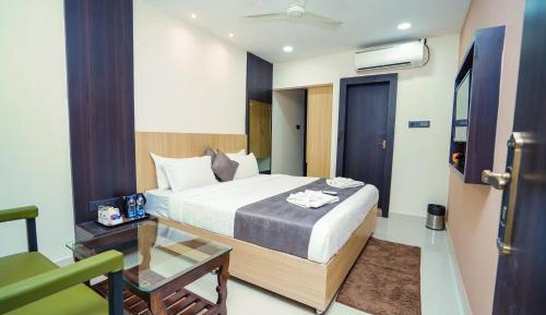 Deluxe Double Room (2 Adults + 1 Child)