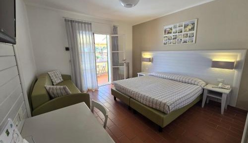 Classic Triple Room with Sea View