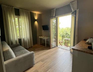 One-Bedroom Apartment with Balcony