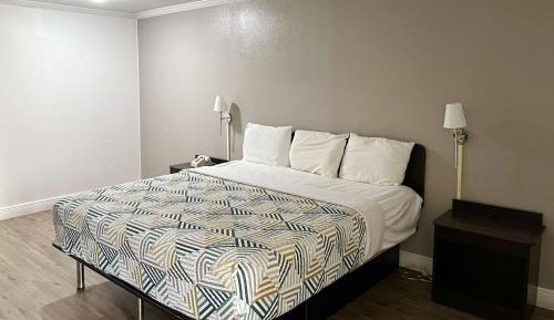 King Room - Non-Smoking