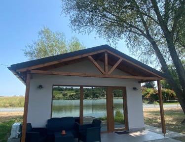 One-Bedroom Apartment with Lake View