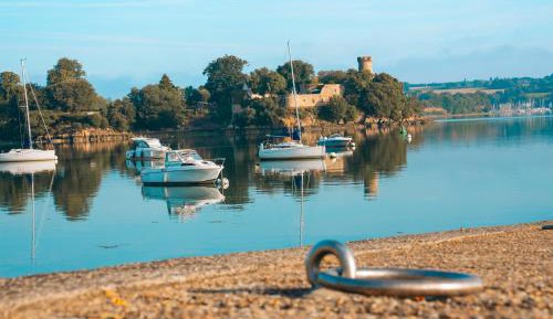 Deluxe One-Bedroom Apartment