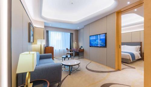 Executive Deluxe KingSuite - Non-Smoking