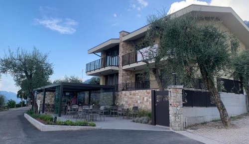 Apartment with Lake View