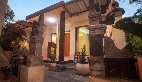 Deluxe Double Room (2 Adults + 1 Child)