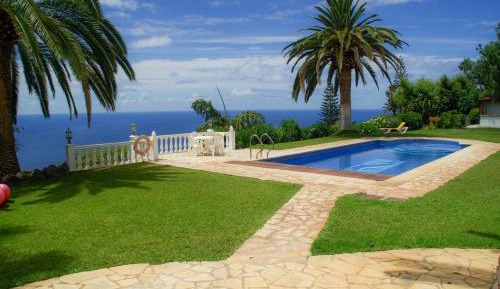 Two-Bedroom Apartment with Terrace and Sea View