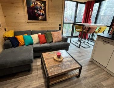 Apartment with Mountain View