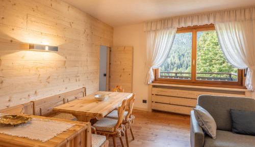 Apartment with Mountain View