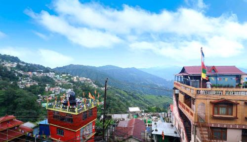 Four-Bedroom Apartment with Balcony 