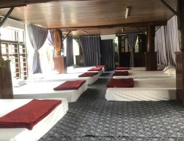 10-Bed Mixed Dormitory Room