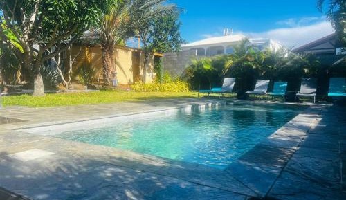 Bungalow with Garden View