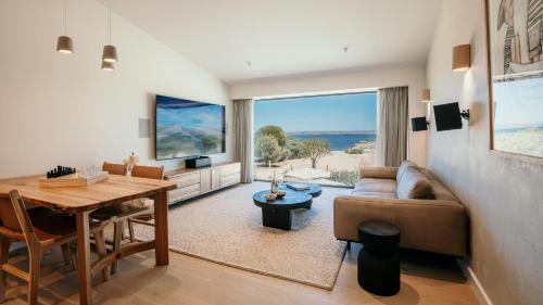 One Bedroom Ocean View King Suite