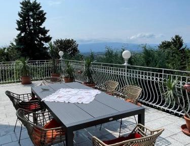 One-Bedroom Apartment with Terrace