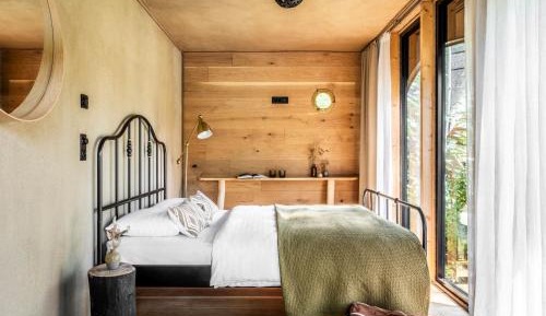 Lake Home Lakeside row