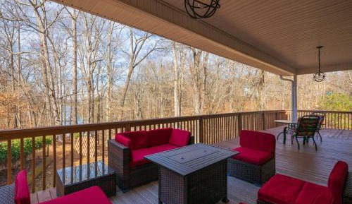 Four-Bedroom Holiday Home