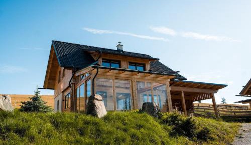 Three-Bedroom Apartment with Mountain View