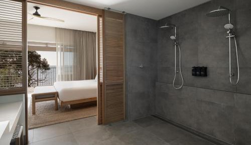 Beachfront King Suite