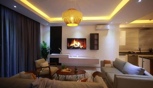 Three-Bedroom Deluxe Apartment