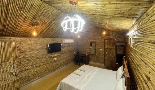 Deluxe Double Room (2 Adults + 1 Child)