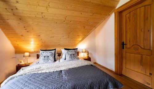 Apartment with Mountain View