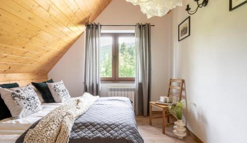 Apartment with Mountain View