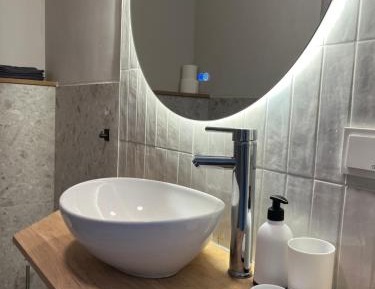 One-Bedroom Deluxe Apartment