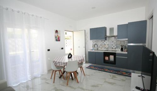 Deluxe One-Bedroom Apartment