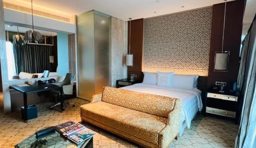 Towers Exclusive, Club lounge access, Guest room, City view