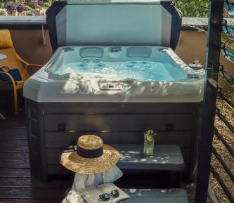 Deluxe Suite with Spa Bath