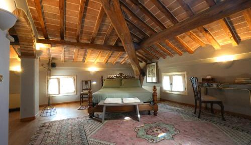 One-bedroom Loft Apartment 